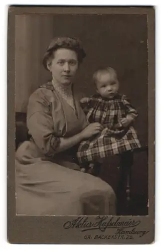 Fotografie Atelier Hasselmeier, Hamburg, Gr. Bäckerstr. 26, Mutter mit Kind