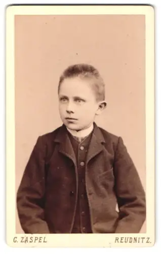 Fotografie C. Zaspel, Reudnitz, Senefelder Strasse 4, Junge in Anzug