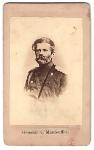 Fotografie unbekannter Fotograf und Ort, Porträt General Edwin von Manteuffel in Uniform