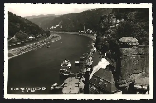 AK Herrnskretschen a. Elbe, Teilansicht mit Ruine und Hafen aus der Vogelschau