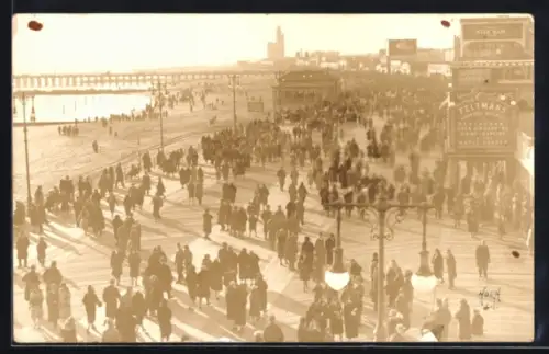 Foto-AK Coney Island, N.Y., Ortspartie mit Strand, Feltman`s Covered Arcade
