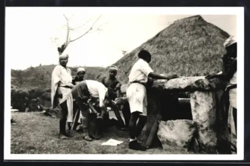 AK Mbomboe, Partie in einem Dorf