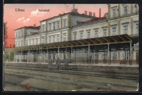 AK Libau, Bahnhof mit Soldaten