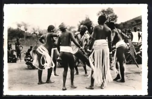 AK Hounde, afrikanische Tänzerinnen