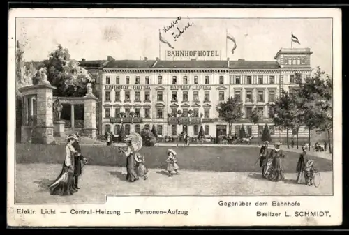 Künstler-AK Würzburg, Frontalansicht Bahnhof-Hotel, Inh. L. Schmidt