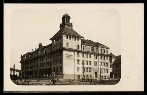 Foto-AK Leipzig-Connewitz, 5. Bürgerschule, Zwenkauer Strasse