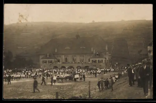 Foto-AK Stuttgart, Stadion und Turnfest des VfB Obertürkheim