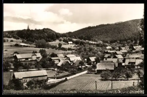 AK Crock /Hildburghausen, Ortsansicht mit Kirche und umliegender Landschaft