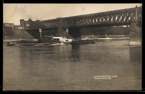 AK Ludwigshafen a. Rh., Dampfer an der Rheinbrücke
