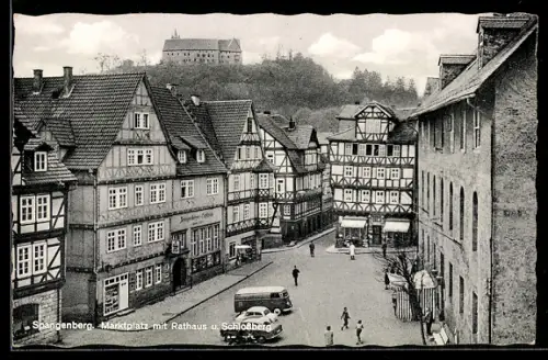 AK Spangenberg /Kassel, Marktplatz mit Rathaus und Schlossberg