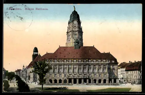 AK Dresden, Neues Rathaus mit Strasse