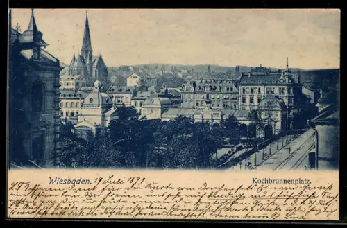 AK Wiesbaden, Kochbrunnenplatz aus der Vogelschau, mit Kirche