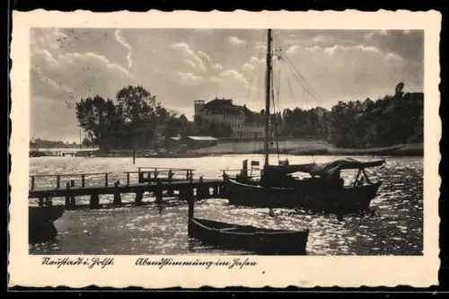 AK Neustadt i. Holst., Schloss, Abendstimmung im Hafen