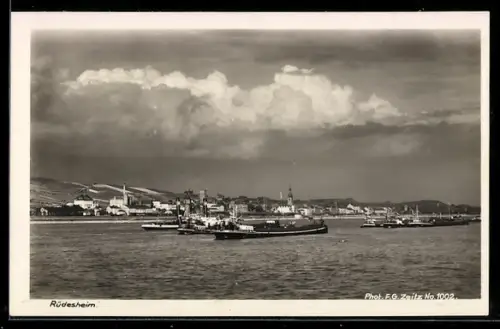 AK Rüdesheim am Rhein, Rheinansicht mit Schiffen