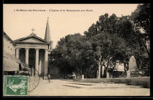 AK St-Rèmy-de-Provence, L` Eglise et le Monument aux Morts