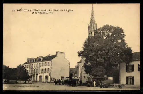 AK Bénodet /Finistère, La Place de l`Eglise et le Grand Hôtel