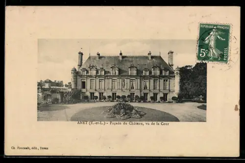 AK Anet /E.et-L., Facade du Château, vu de la Cour