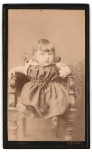 Fotografie A. Wiemer, Hamburg, Gr. Burstah 28, Porträt eines kleinen Kindes