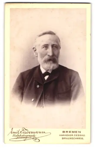 Fotografie Emil Tiedemann, Bremen, Richtweg 12, Porträt eines älteren Mannes