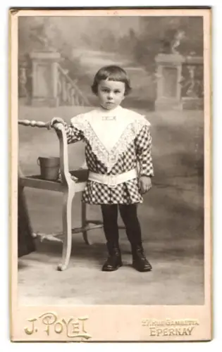 Fotografie J. Poyet, Épernay, Rue Gambetta 27, Porträt eines jungen Kindes