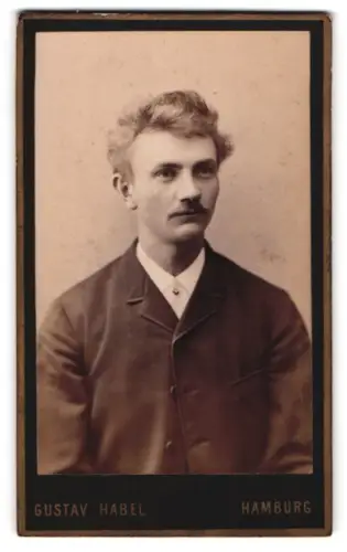 Fotografie Gustav Habel, Hamburg, Poolsstrasse 18, Portrait eines jungen Mannes