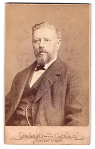 Fotografie C. Th. Engeller, Altona, Königstrasse 89, Porträt eines Mannes mit Bart