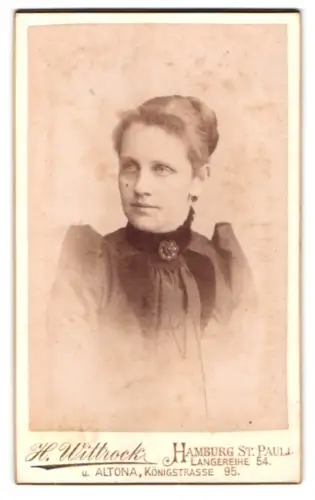 Fotografie H. Wittrock, Hamburg St. Pauli, Langenreihe 54, Porträt einer Dame