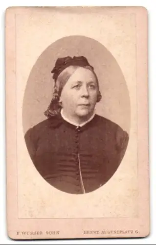 Fotografie F. Wunder Sohn, Hannover, Ernst-August-Platz 6, Porträt einer Dame