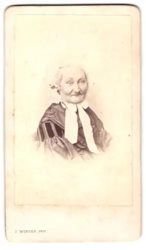 Fotografie Friedr. Wunder, Hannover, Neuerweg 3, Porträt einer älteren Dame