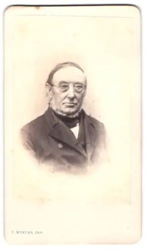 Fotografie Friedr. Wunder, Hannover, Neuerweg 3, Älterer Herr mit Brille