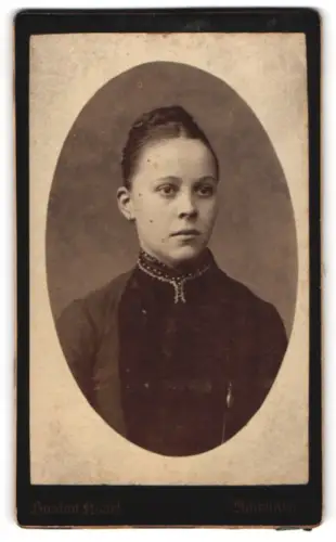 Fotografie Gustav Habel, Hamburg, Poolstrasse 18, Porträt einer jungen Frau