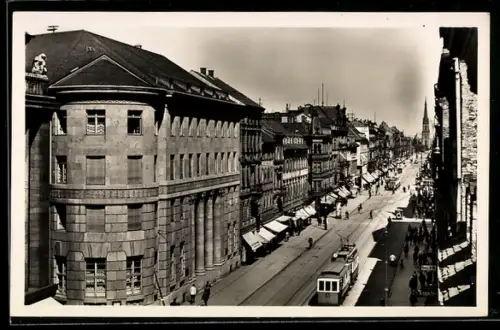AK Karlsruhe, Strassenbahn und Fussgänger in der Kaiserstrasse