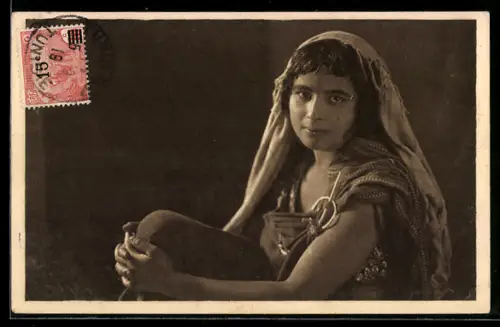 AK Femme du Sud, Portrait