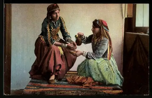 AK Zwei junge Araberinnen beim Reinigen der Hände