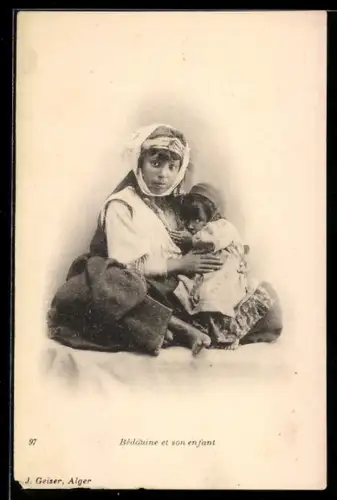 AK Bédouine et son enfant, arabische Volkstypen