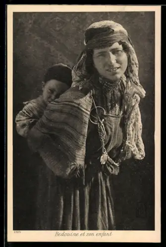 AK Bedouine et son enfant, arabische Volkstypen