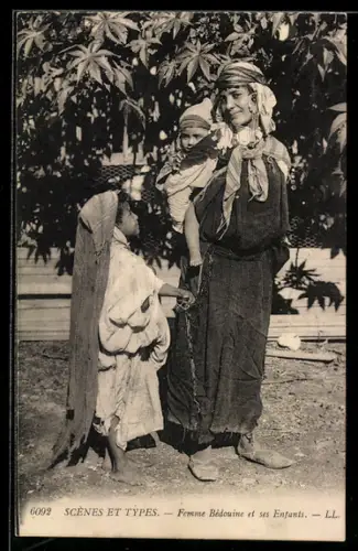 AK Scènes et Types, Femme Bédouine et ses Enfants, arabische Volkstypen