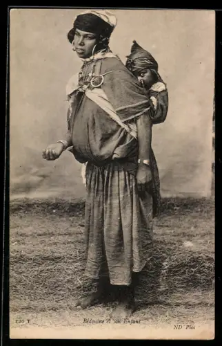 AK Bédouine et son Enfant, arabische Volkstypen