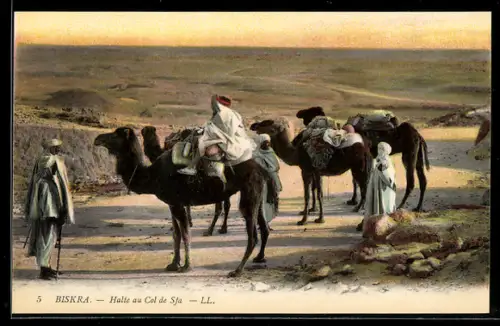 AK Biskra, Halte au Col de Sfa, arabische Volkstypen