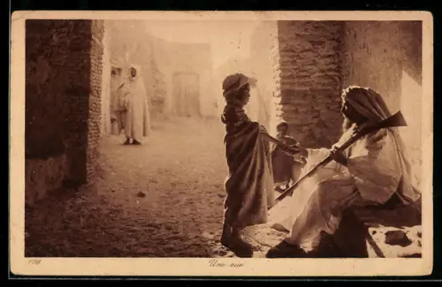 AK Strassenansicht mit einem Jungen und einem Mann, arabische Volkstypen