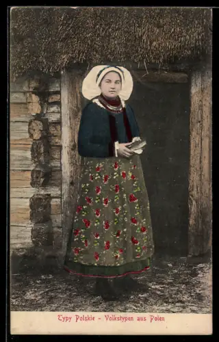 AK Polen, Frau in Tracht mit Buch, Polnische Volkstypen