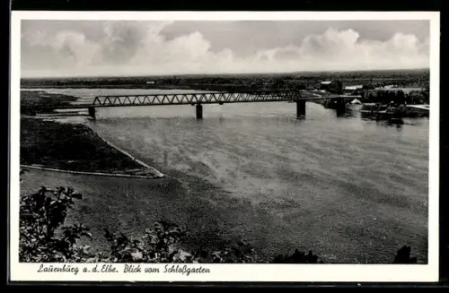 AK Lauenburg a. d. Elbe, Blick vom Schlossgarten auf Elbbrücke
