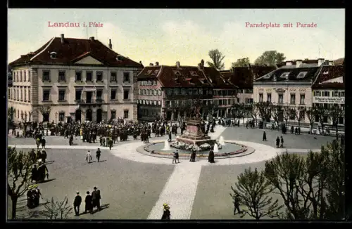 AK Landau i. Pfalz, Paradeplatz mit Parade aus der Vogelschau