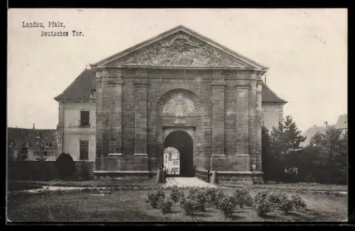 AK Landau /Pfalz, Deutsches Tor mit Anlage u. Durchblick