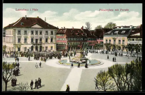 AK Landau i. Pfalz, Paradeplatz mit Parade