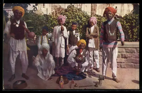 AK Indien, Indische Gaukler auf der Strasse