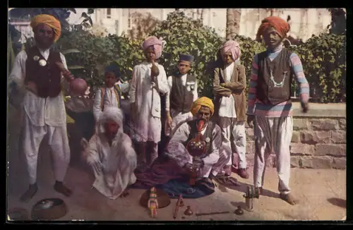 AK Indien, Indische Gaukler auf der Strasse