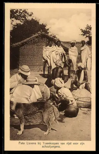 AK Indien, Pater Lievens bj `t aankoopen van rijst voor zijn schooljongens