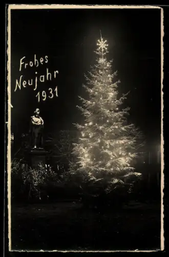 AK Ratzeburg i. Lbg., Beleuchteter Weihnachtsbaum u. Denkmal, Neujahrsgruss 1931