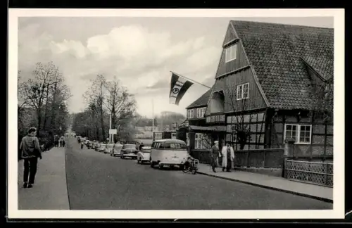 AK Ratzeburg, Hotel Fährhaus Waldemar Selig mit Strasse, Automobile